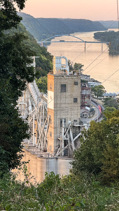 McGregor Elevator & Marquette Bridge